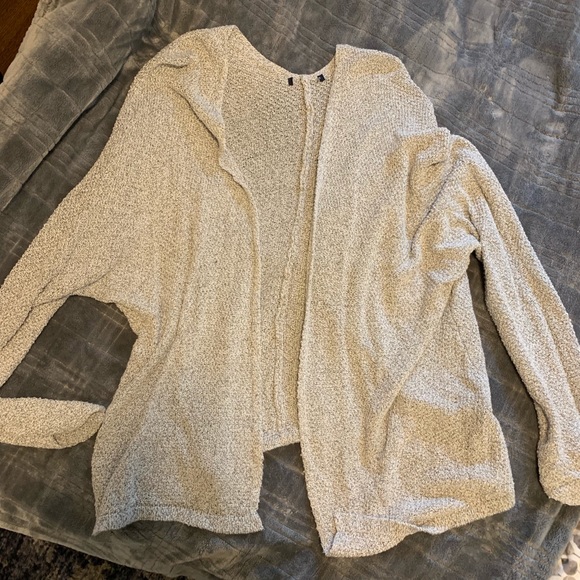 Brandy Melville Caroline cardigan - Picture 2 of 2
